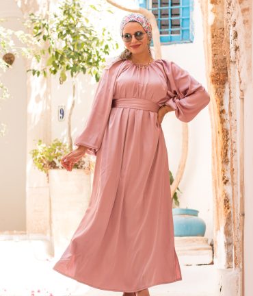 Robe rose modeste pour femme voilée disponible chez Lunar Tunisie